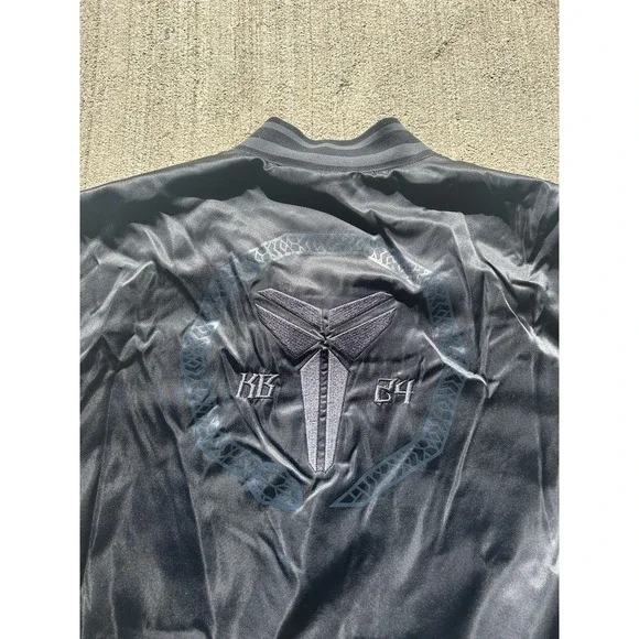 Nike LA Lakers Kobe Bryant Bomber Jacket Mens XL Black Mamba Hunt Or Be Hunted - Picture 13 of 16
